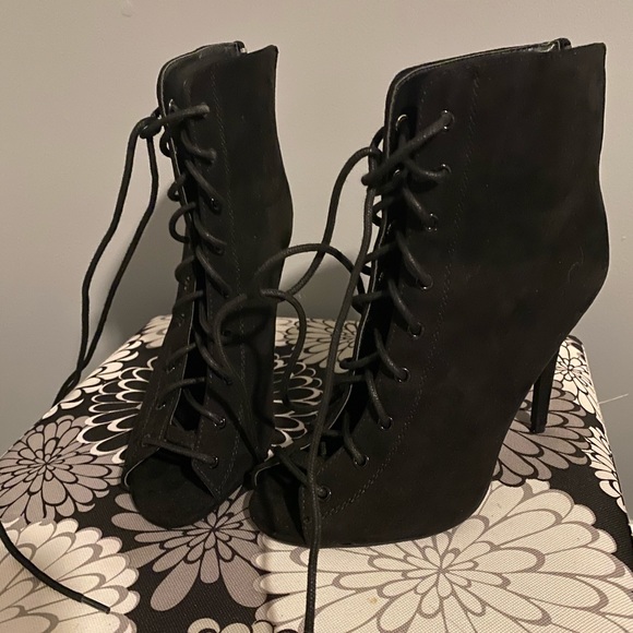 High Tied Heels - Picture 4 of 5